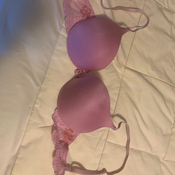 Victoria Secret 32C - Picture 1 of 3